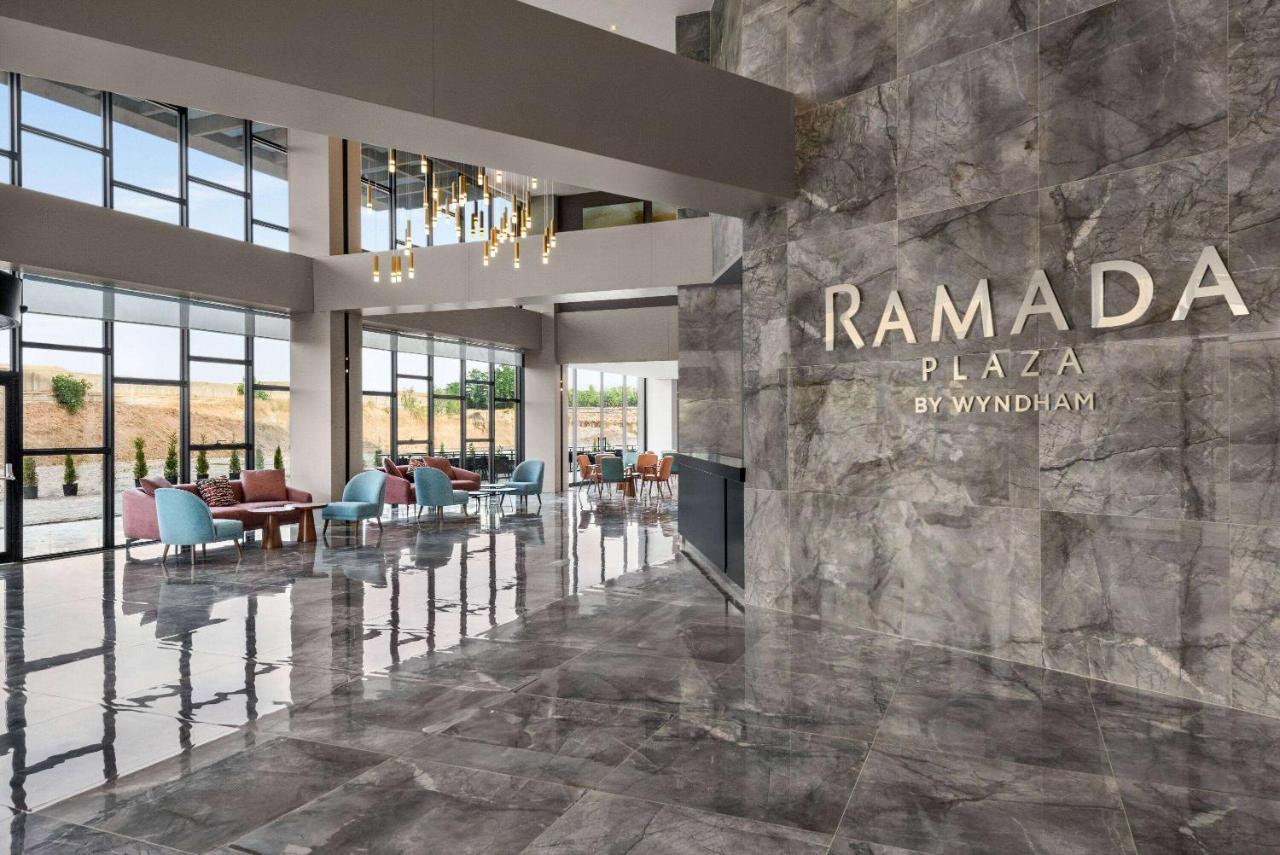 Отель Ramada Plaza By Wyndham Батман Экстерьер фото